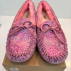 UGG Women’s Dakota Moccasin Slippers – Pink Multi Spot Suede – Size 6